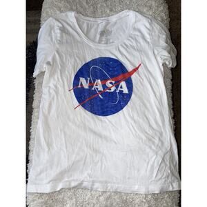 Tee Luv Juniors Sz. L White “ NASA” Themed Tee. Cute